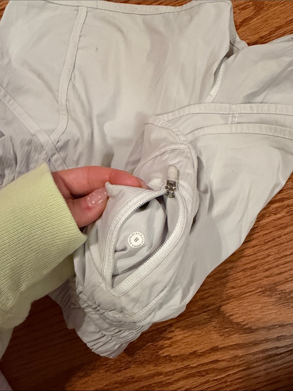Lululemon white 4in Track That shorts - Picture 4 of 5